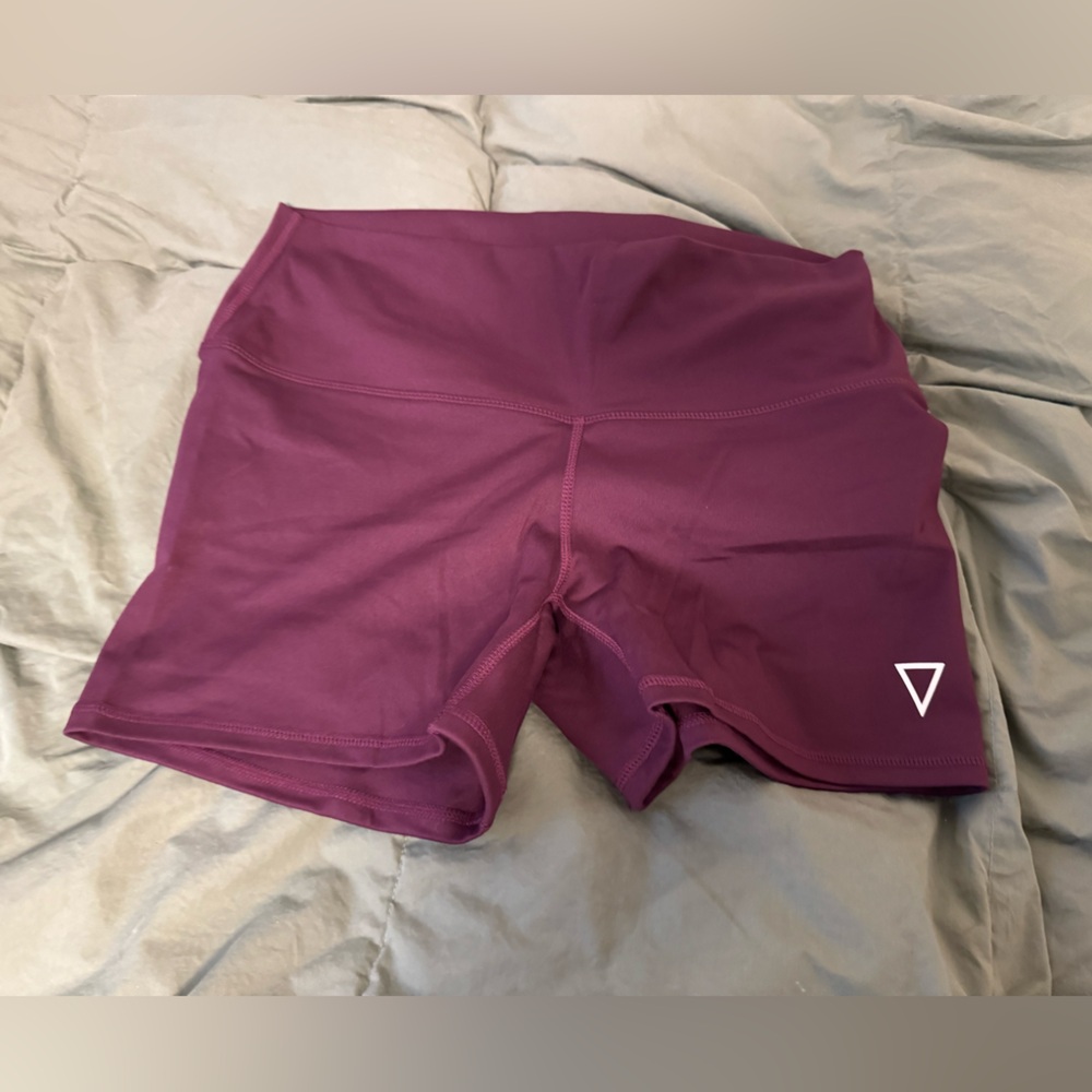 DAE activewear sz M NWOT purple buttery soft